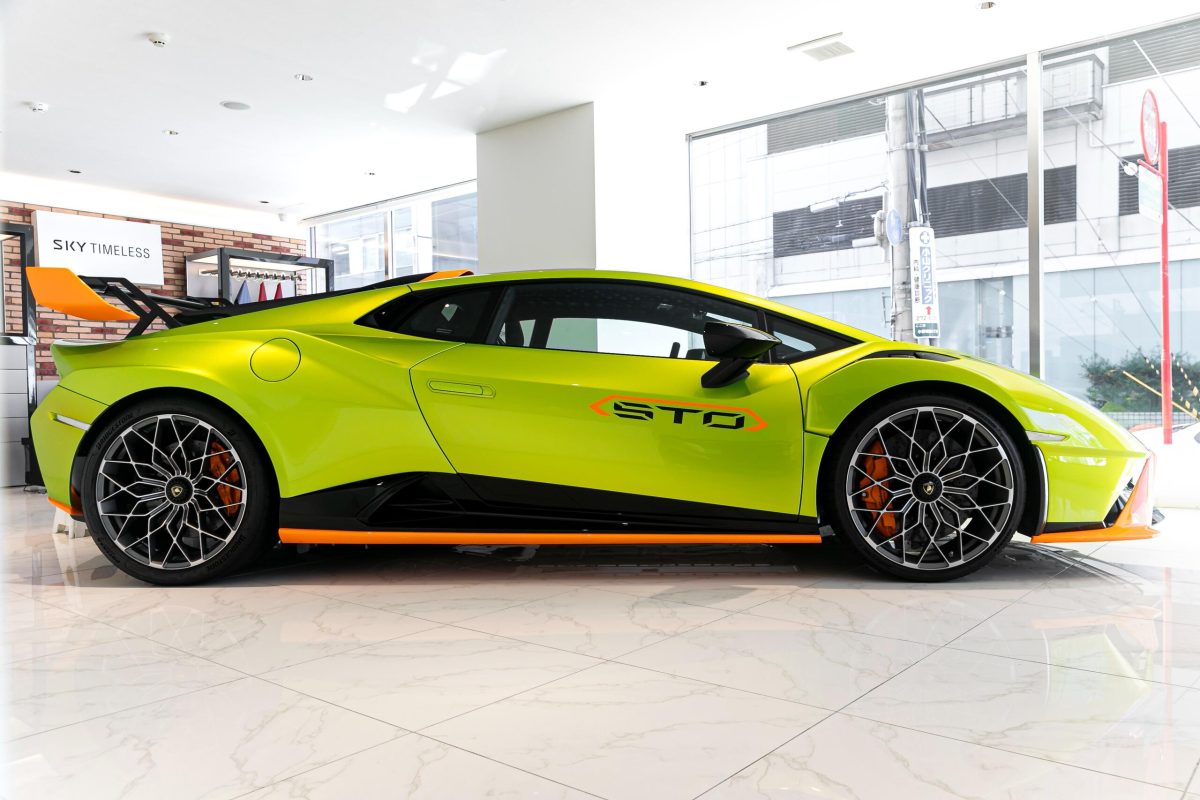 2023 Lamborghini Huracán STO — Photo 2 / 27