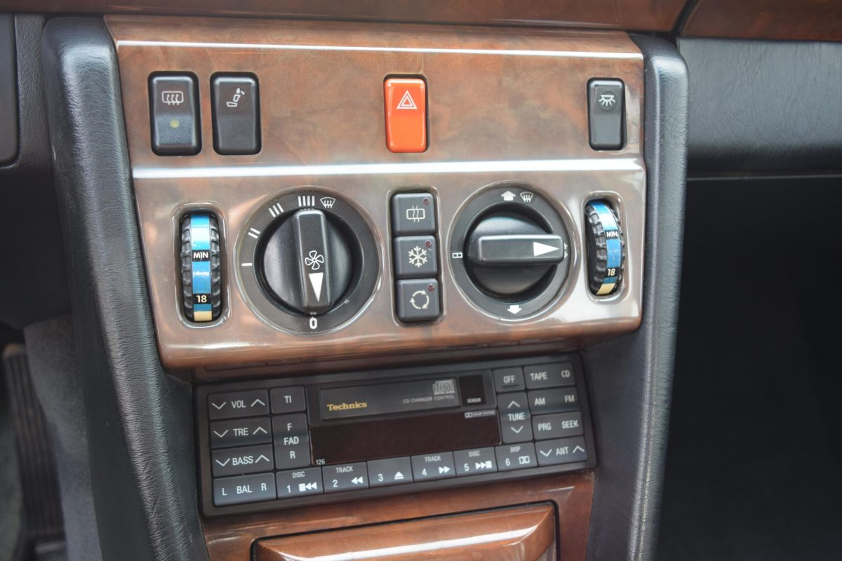 1988 Mercedes Benz 300E 3.2 AMG — Photo 11 / 20