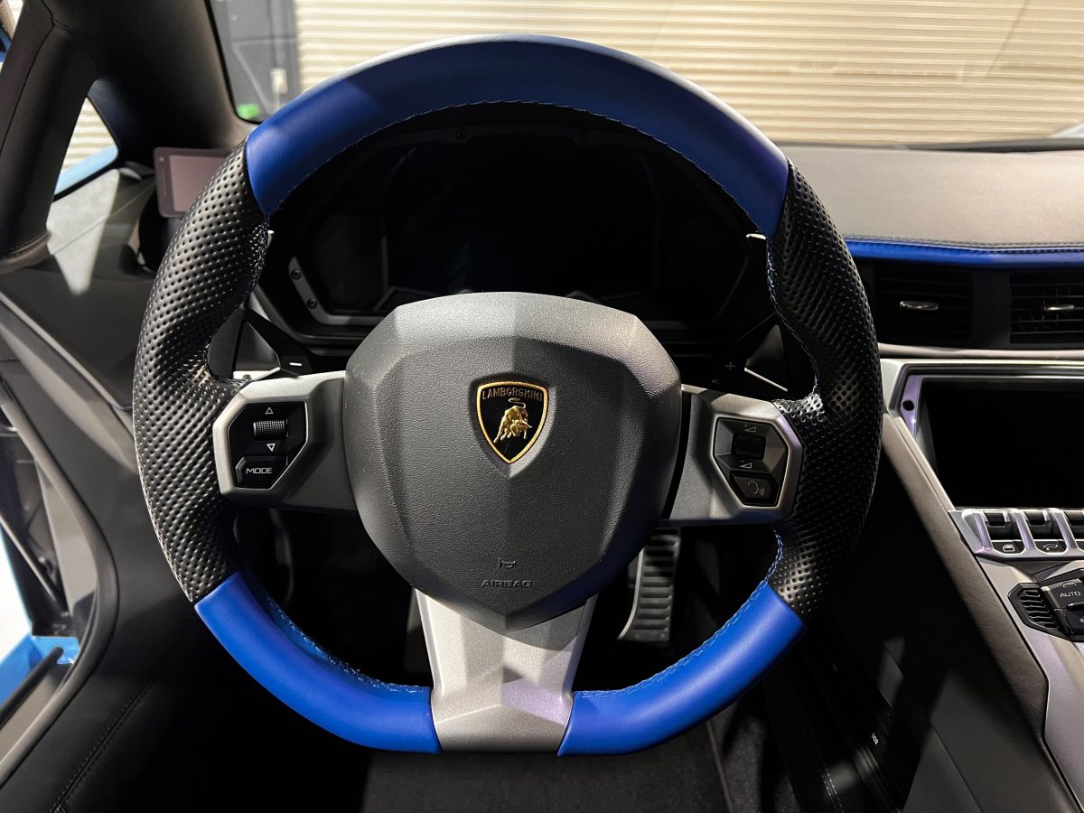 2017 Lamborghini Aventador S — Photo 9 / 15
