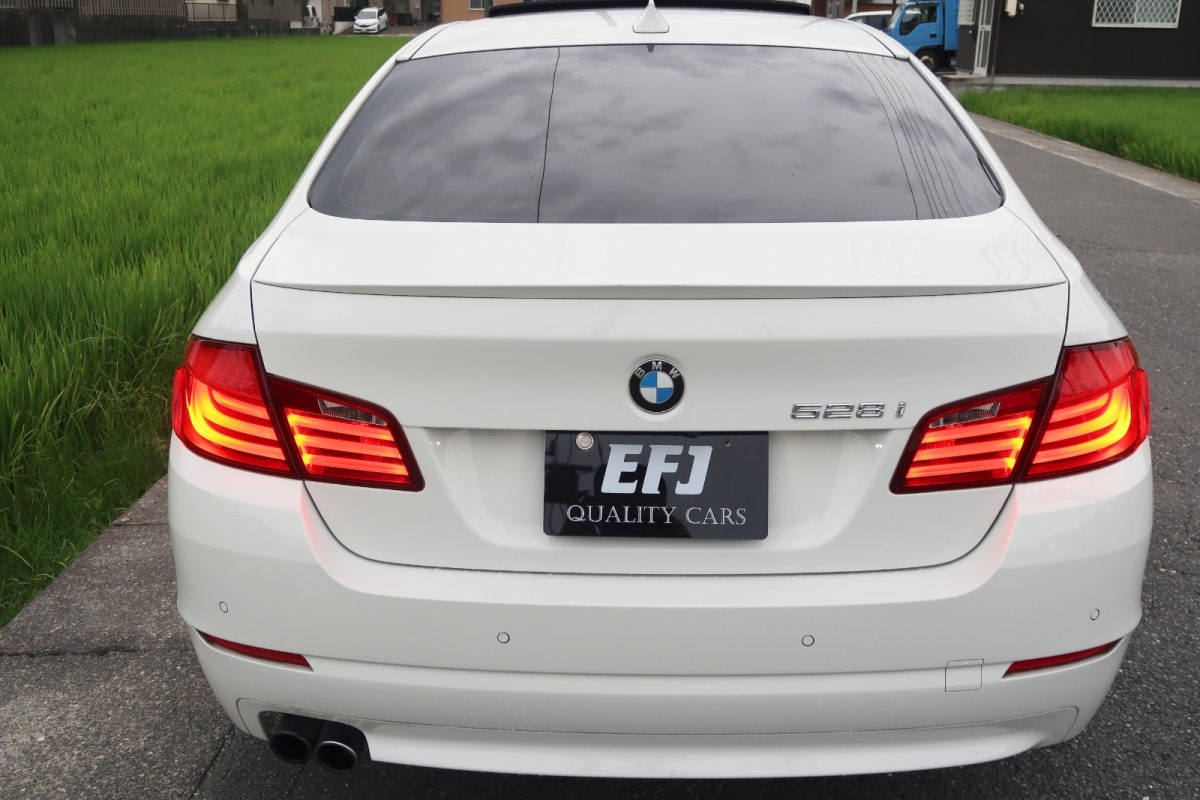 2012 BMW 528i Luxury — Photo 2 / 10