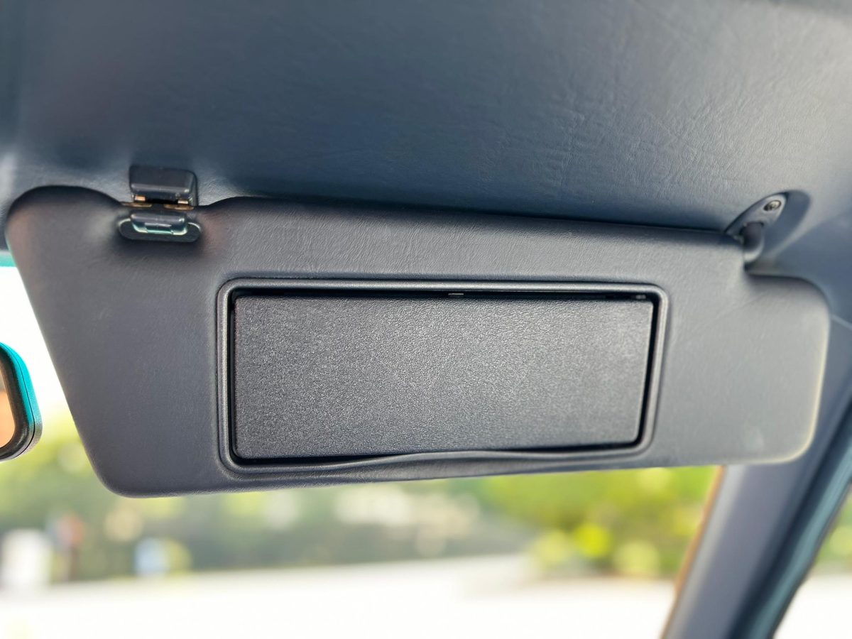 1988 Mercedes Benz 230E — Photo 15 / 29