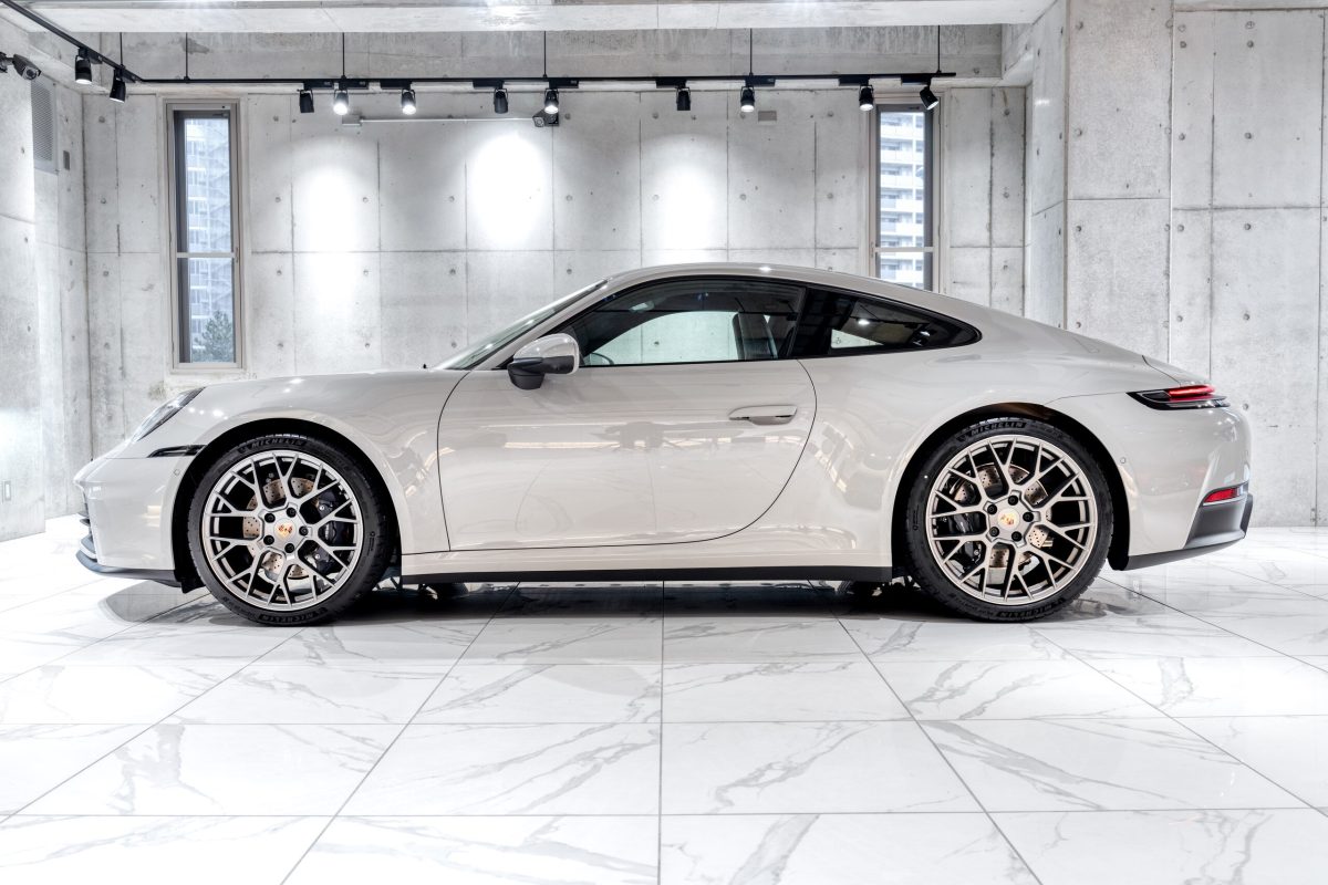 2024 Porsche 911 Carrera — Photo 2 / 21