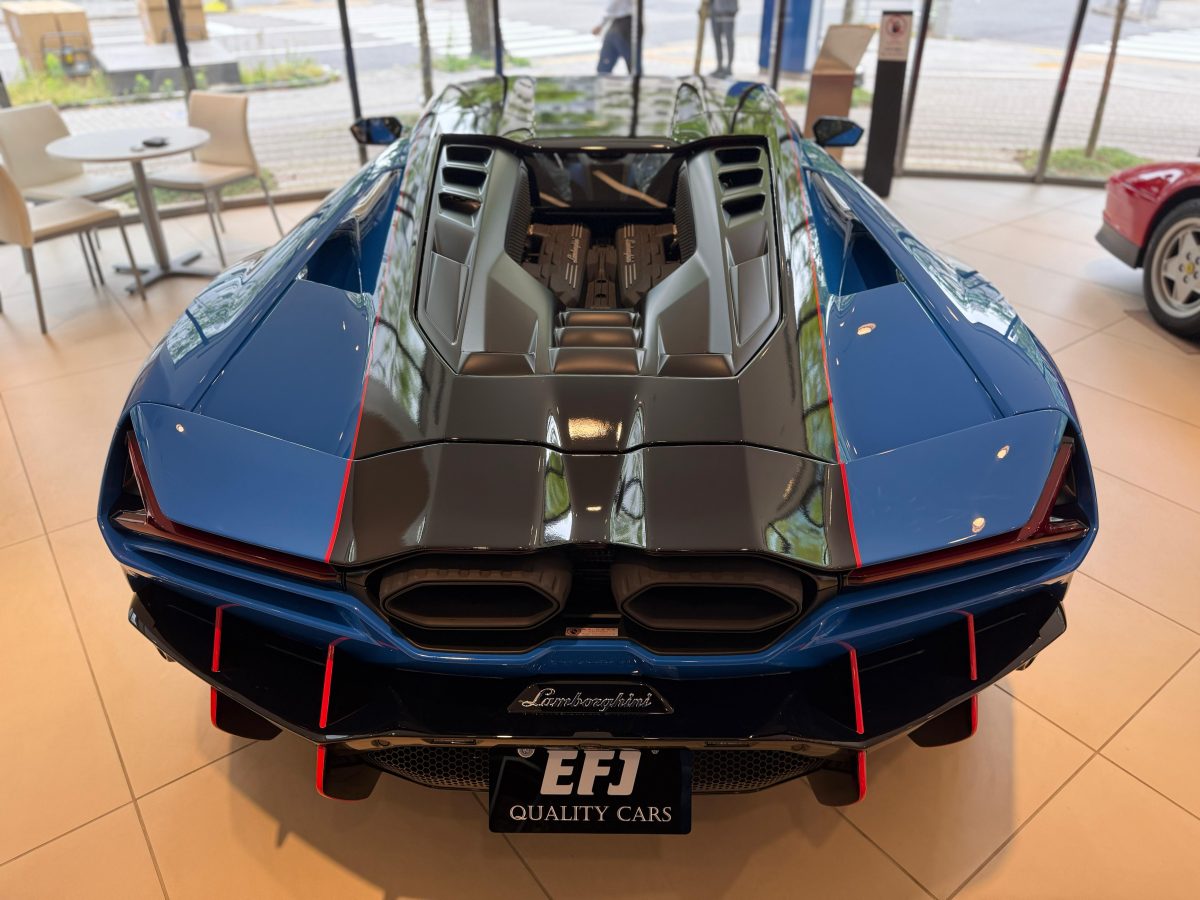 2024 Lamborghini Revuelto — Photo 4 / 14