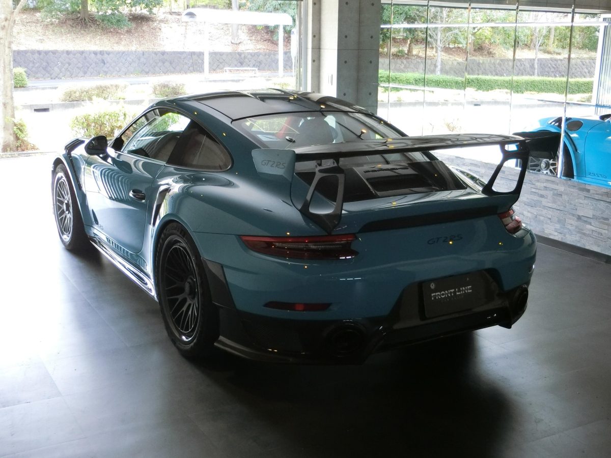 2019 Porsche 911 GT2 RS — Photo 4 / 18