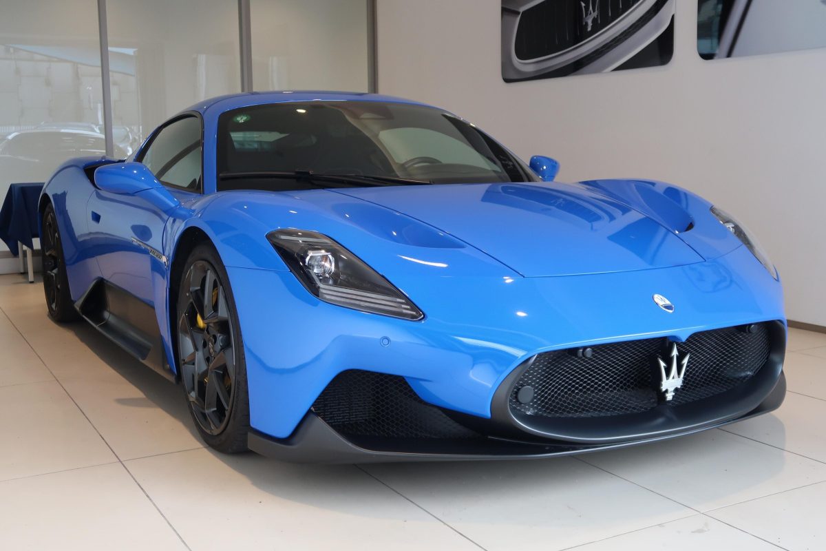 2023 Maserati MC20 — Photo 2 / 19