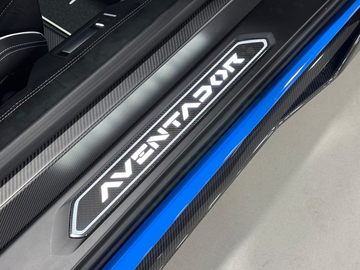2019 Lamborghini Aventador SVJ — Photo 18 / 21