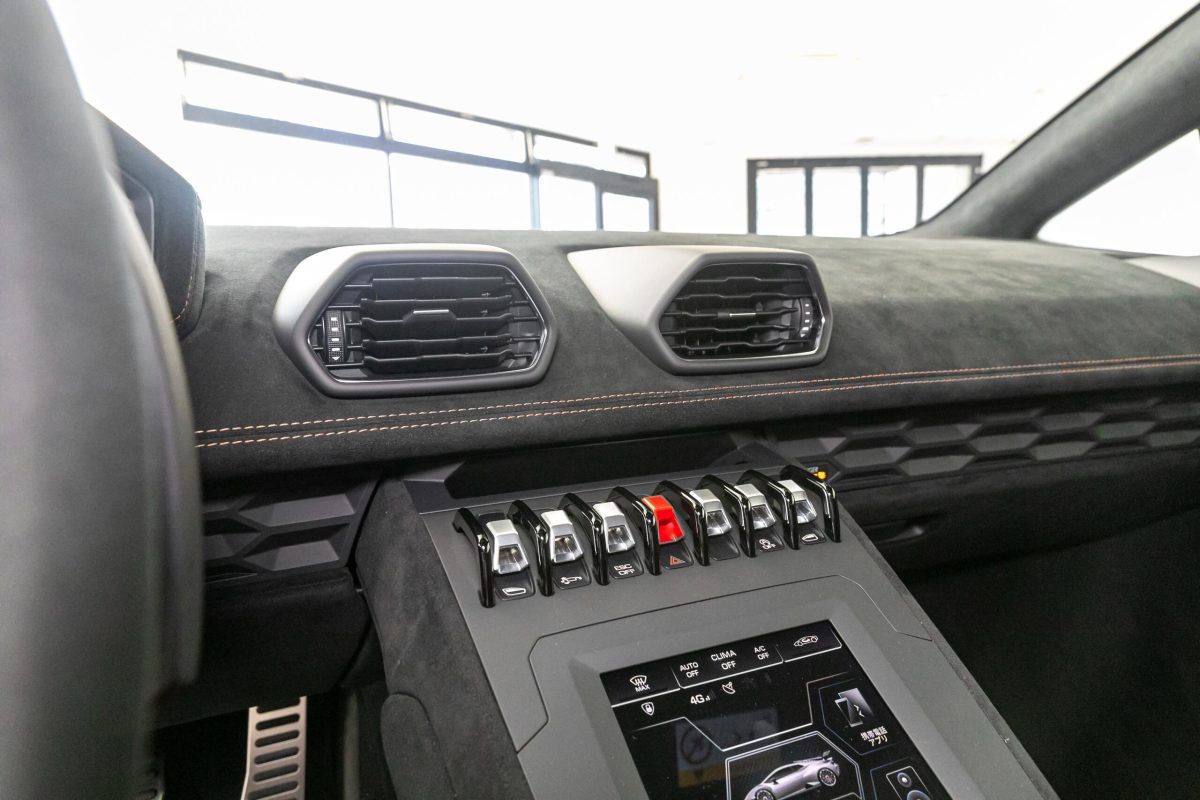2023 Lamborghini Huracán STO — Photo 19 / 27