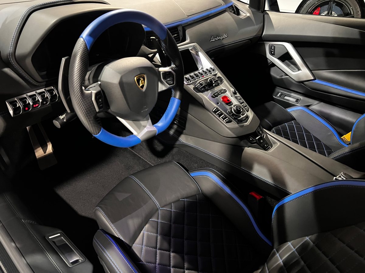 2017 Lamborghini Aventador S — Photo 8 / 15