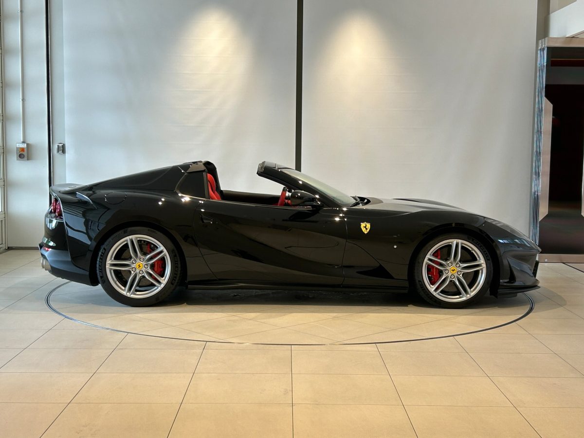 2021 Ferrari 812GTS — Photo 10 / 21