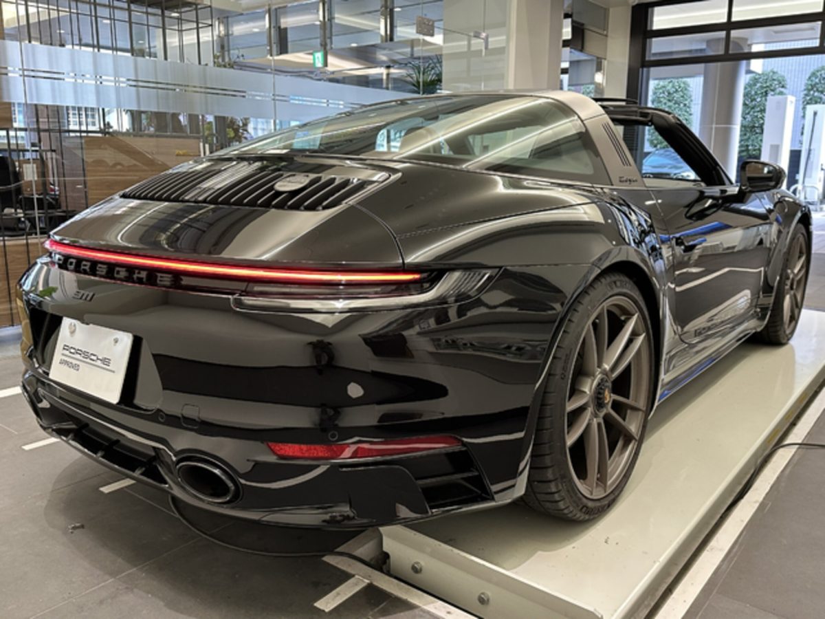 2023 Porsche 911 Targa — Photo 2 / 14