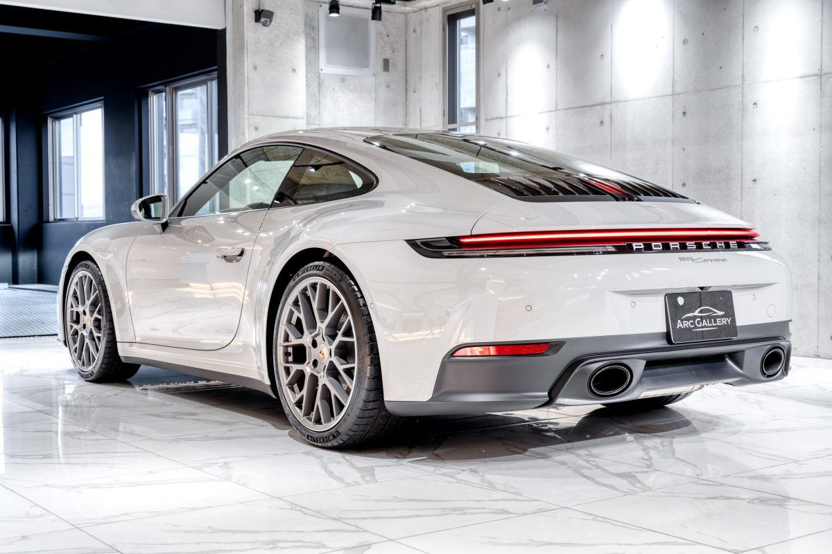 2024 Porsche 911 Carrera — Photo 3 / 21