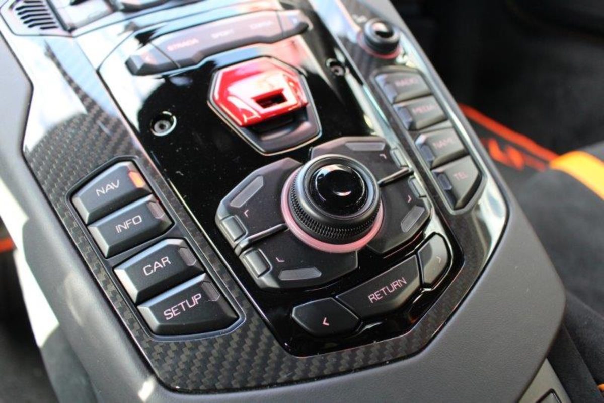 2017 Lamborghini Aventador SV — Photo 15 / 21