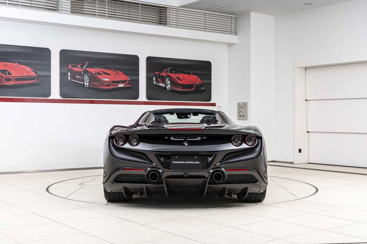 2022 Ferrari F8 Spider — Photo 5 / 32
