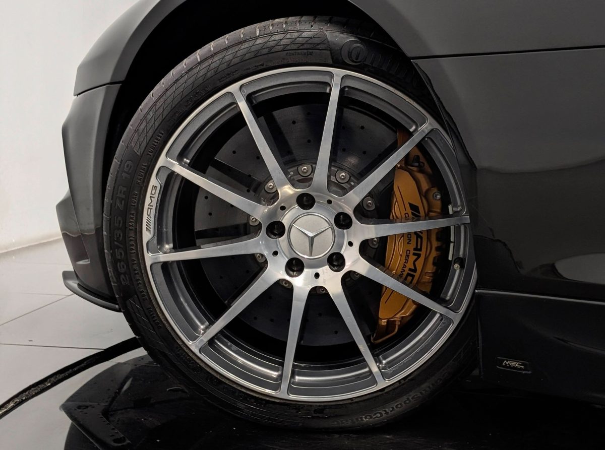 2010 Mercedes Benz SLS AMG — Photo 17 / 19