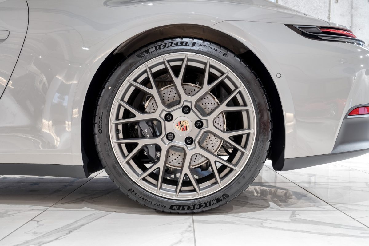 2024 Porsche 911 Carrera — Photo 19 / 21