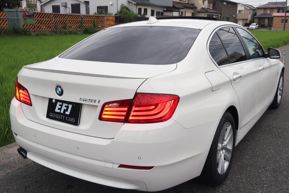 2012 BMW 528i Luxury — Photo 5 / 10