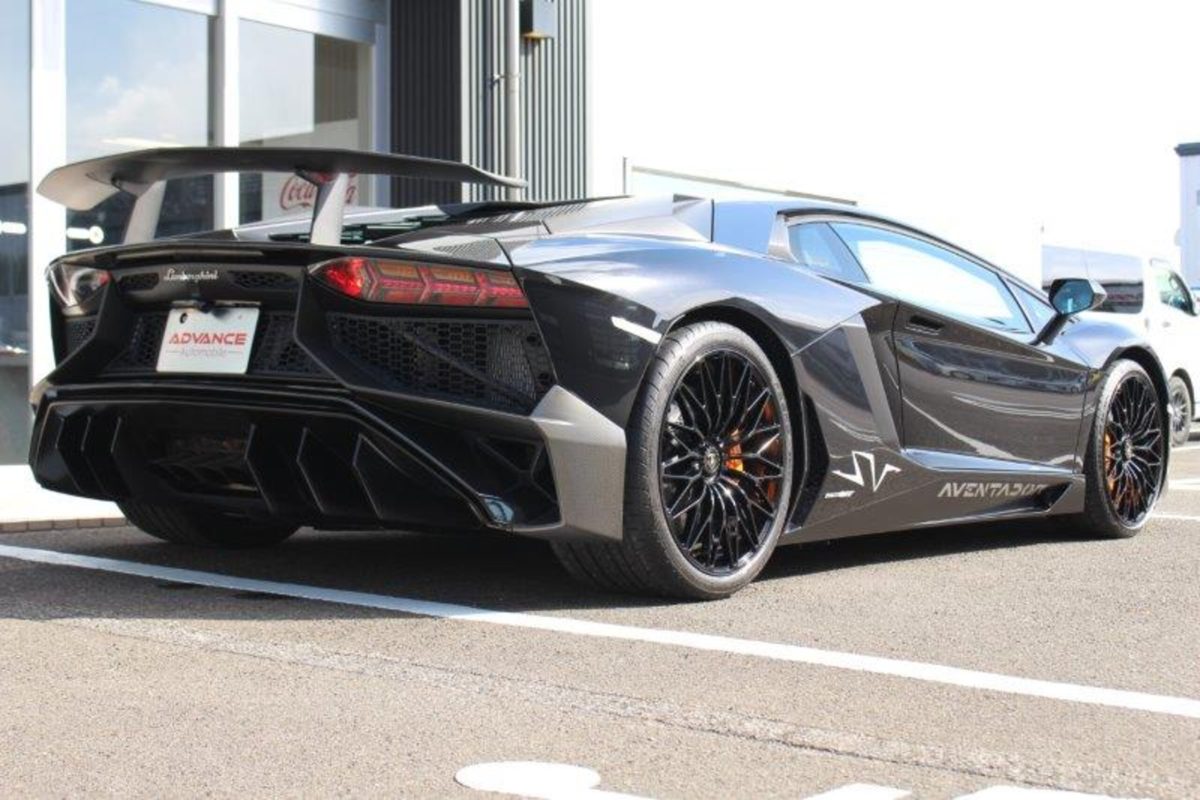 2017 Lamborghini Aventador SV — Photo 4 / 21