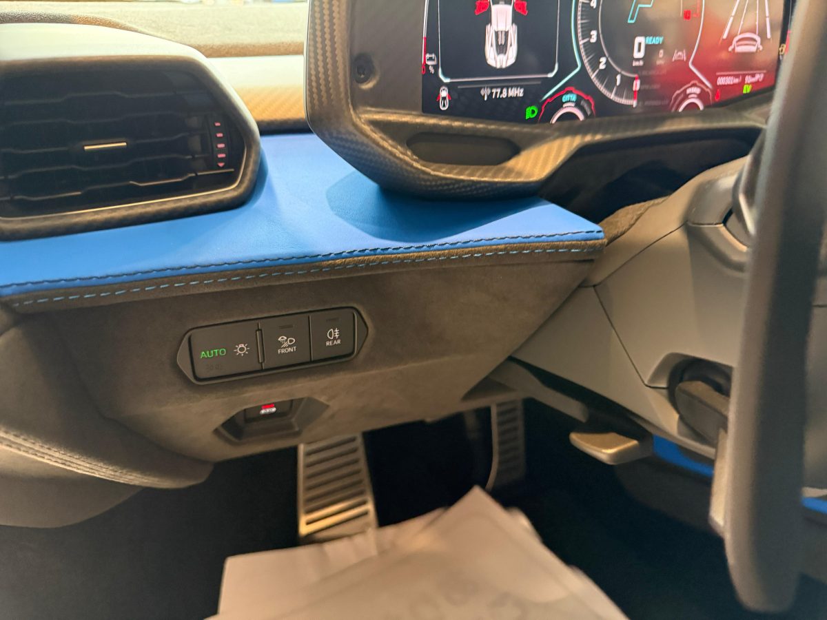 2024 Lamborghini Revuelto — Photo 10 / 14