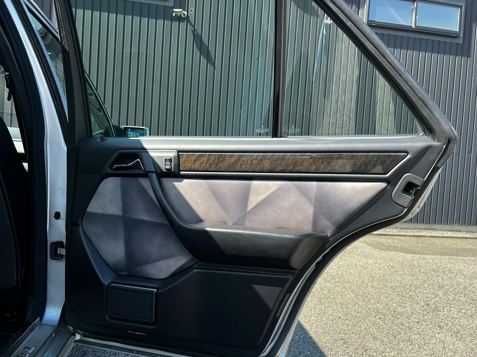 Mercedes-Benz E500 Limited Door