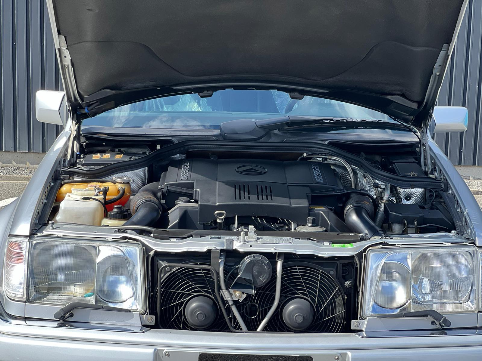 Mercedes-Benz E500 Limited Engine