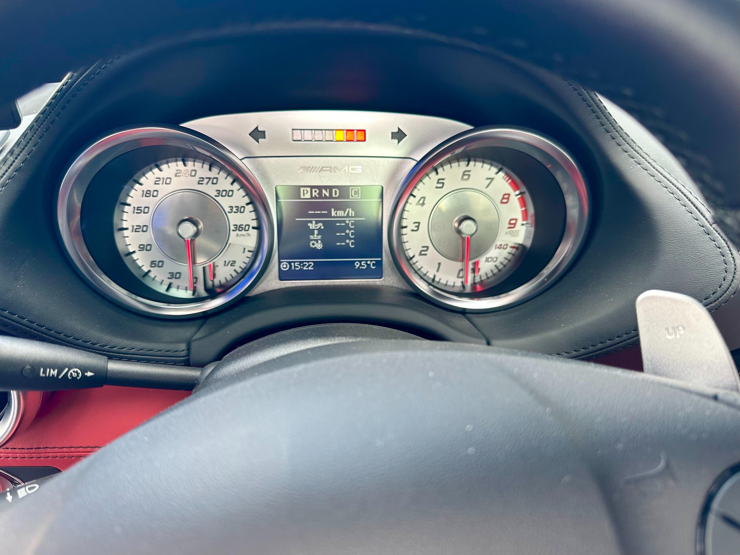 2010 Mercedes Benz SLS AMG — Photo 7 / 25