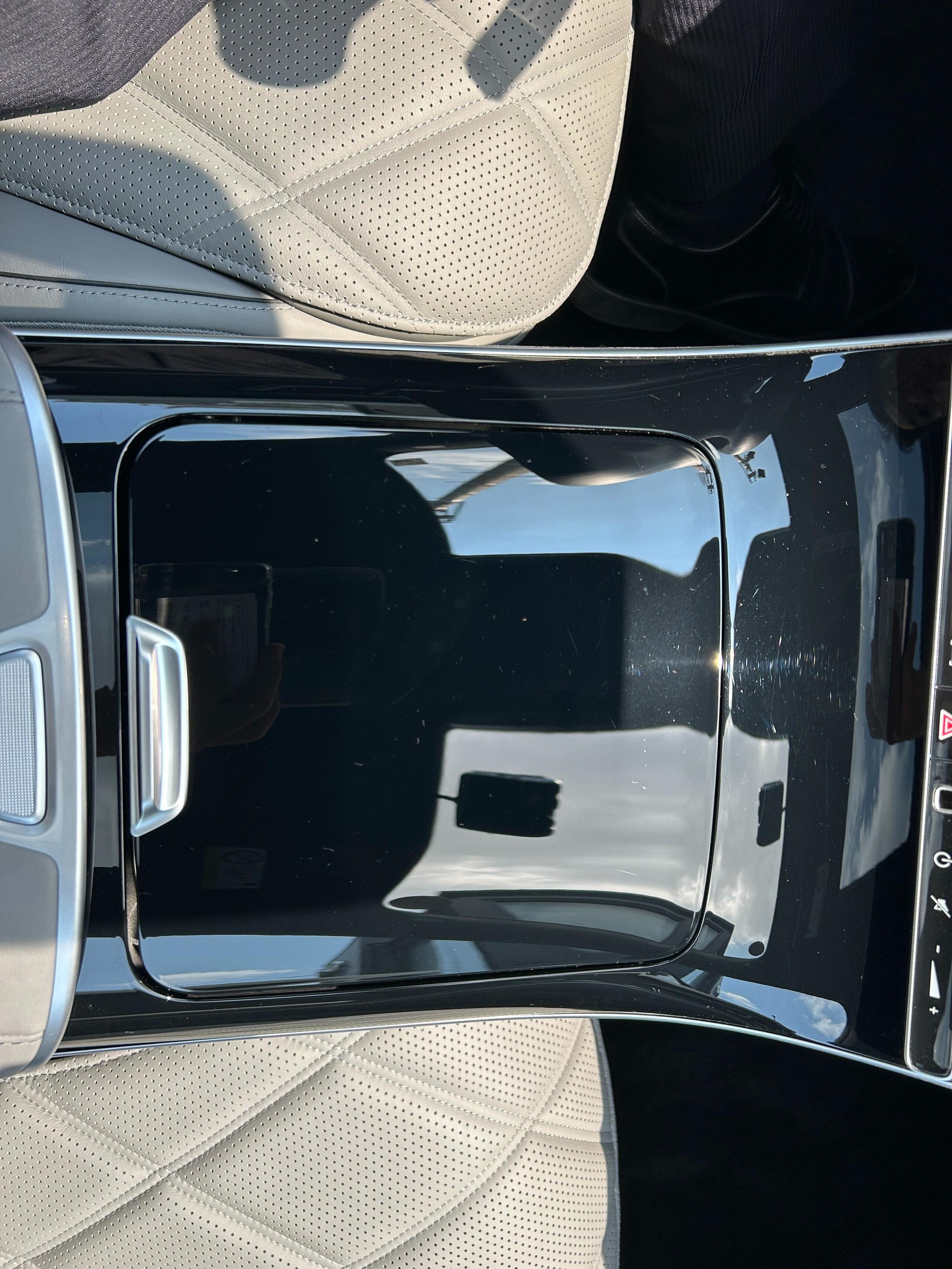 2025 Mercedes Benz Maybach S680 — Photo 24 / 40