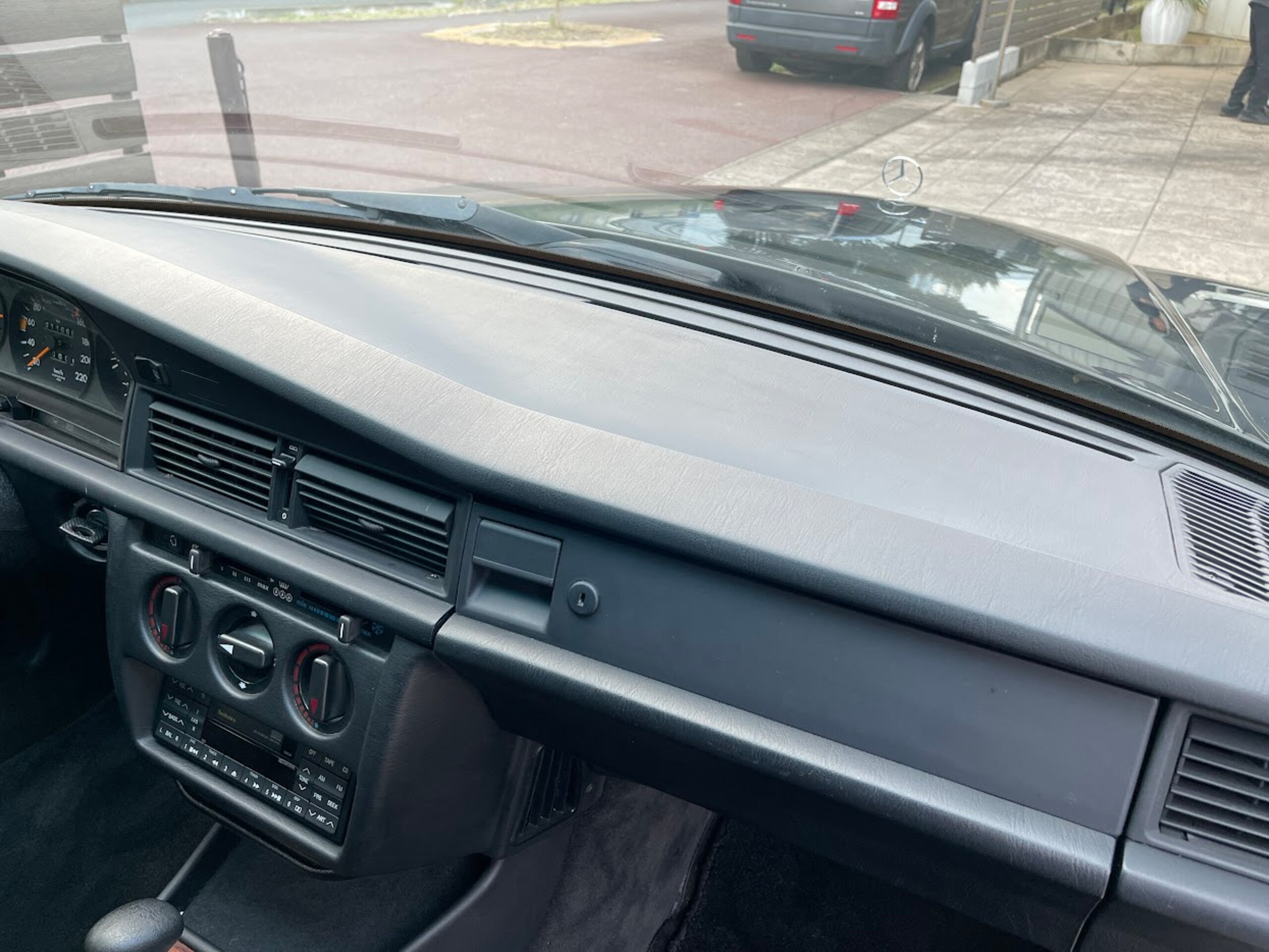 1991 Mercedes Benz 190E — Photo 13 / 17