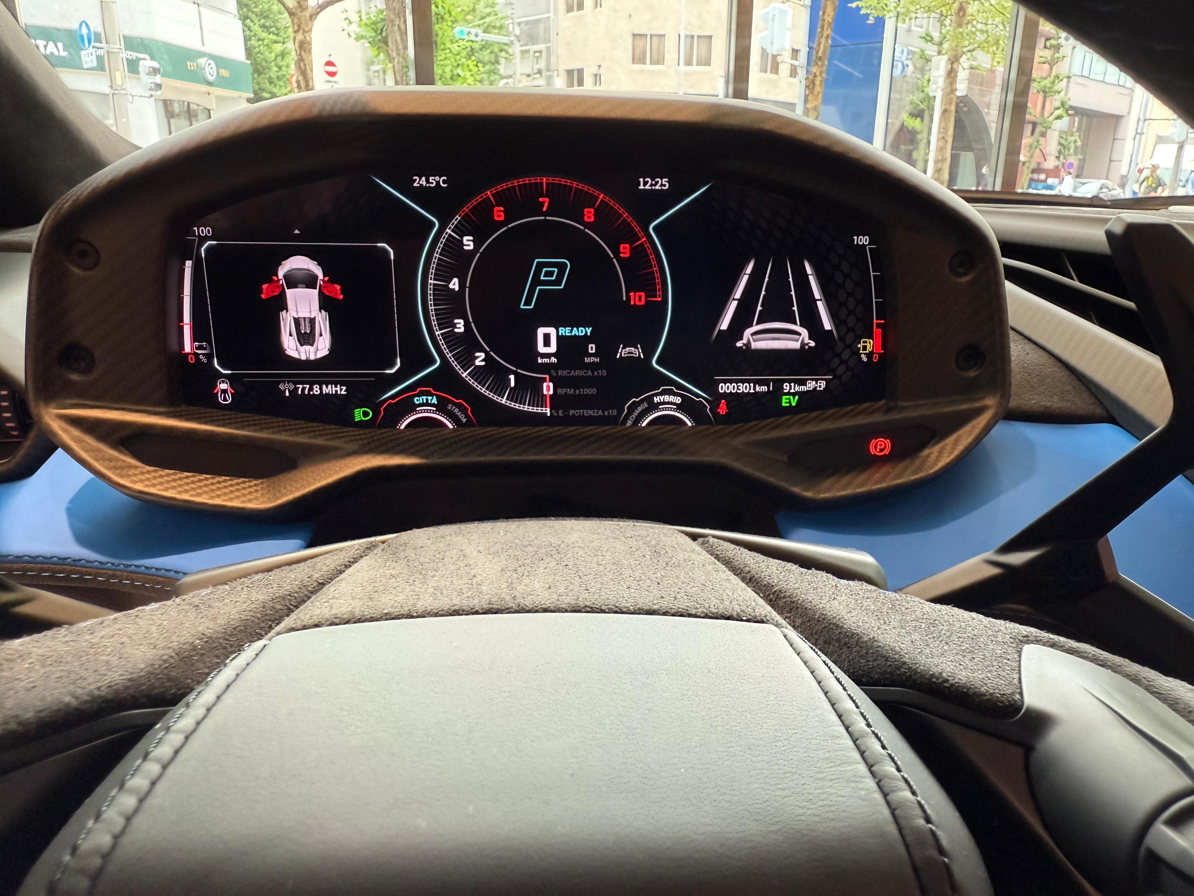 2024 Lamborghini Revuelto — Photo 9 / 14