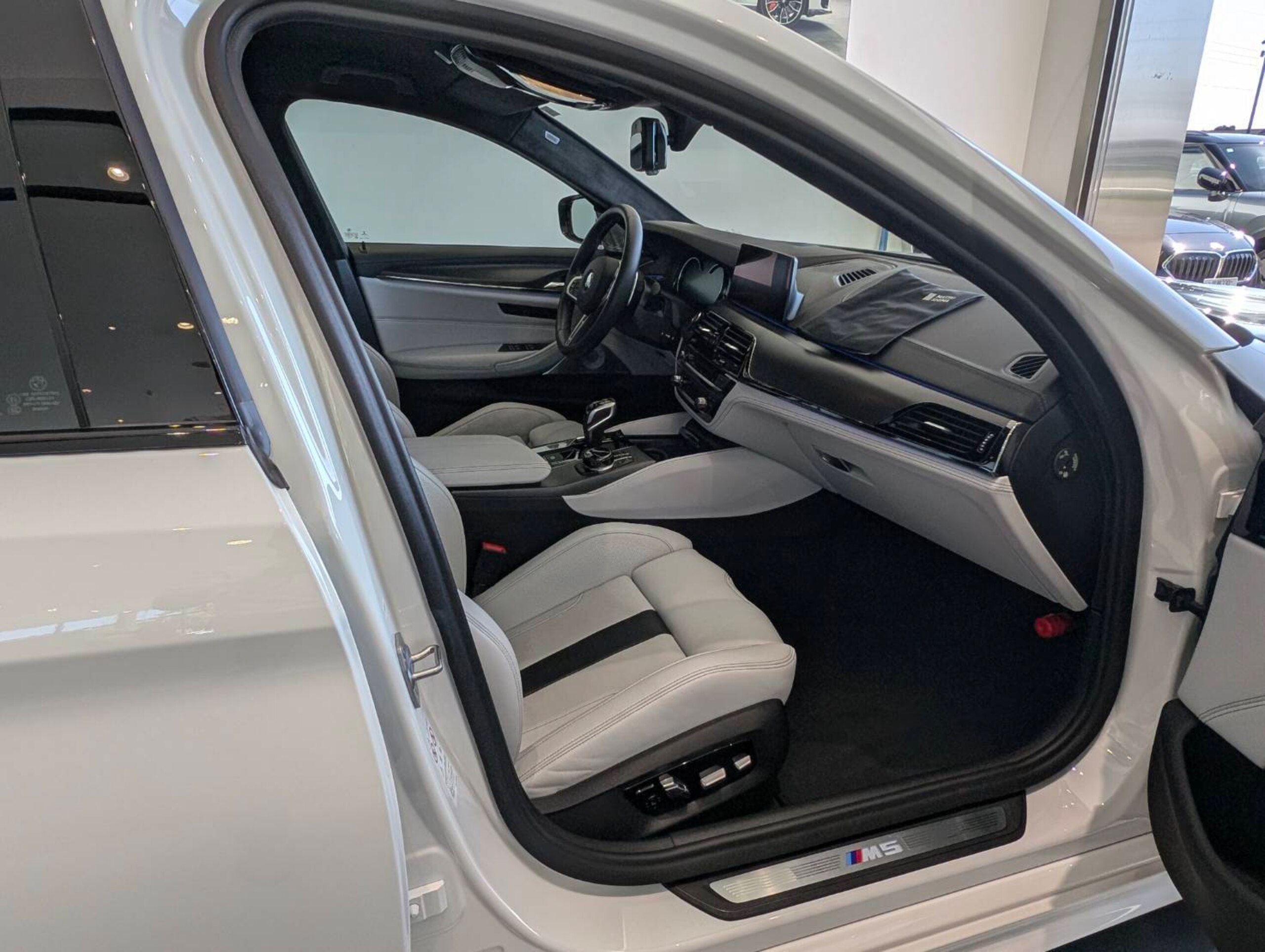 2018 BMW M5 — Photo 13 / 16