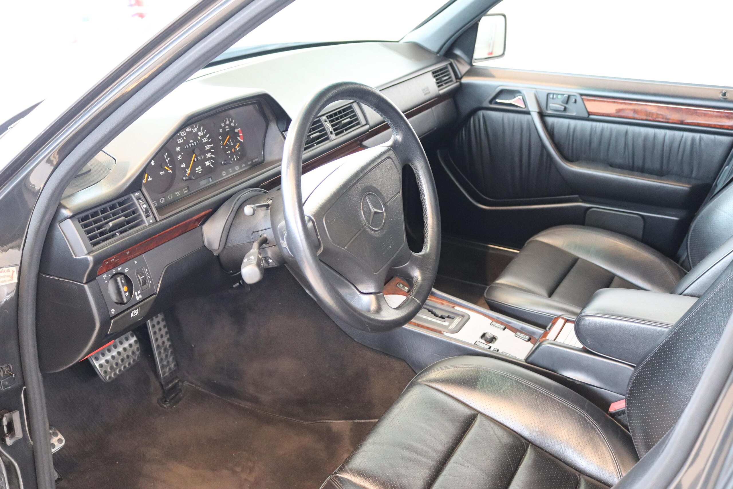 1993 Mercedes Benz E500 — Photo 10 / 21