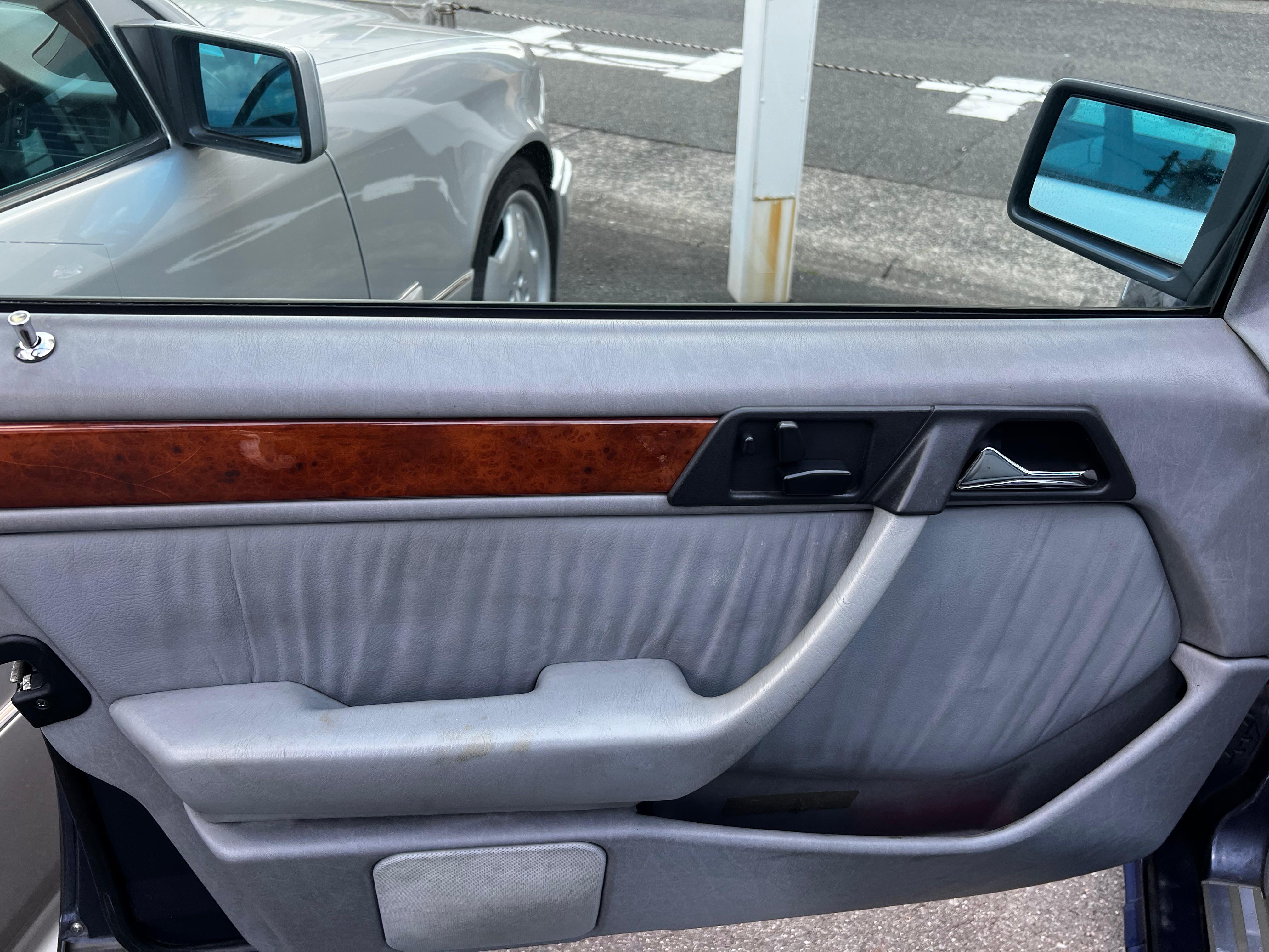 1994 Mercedes Benz E320 AMG — Photo 9 / 16