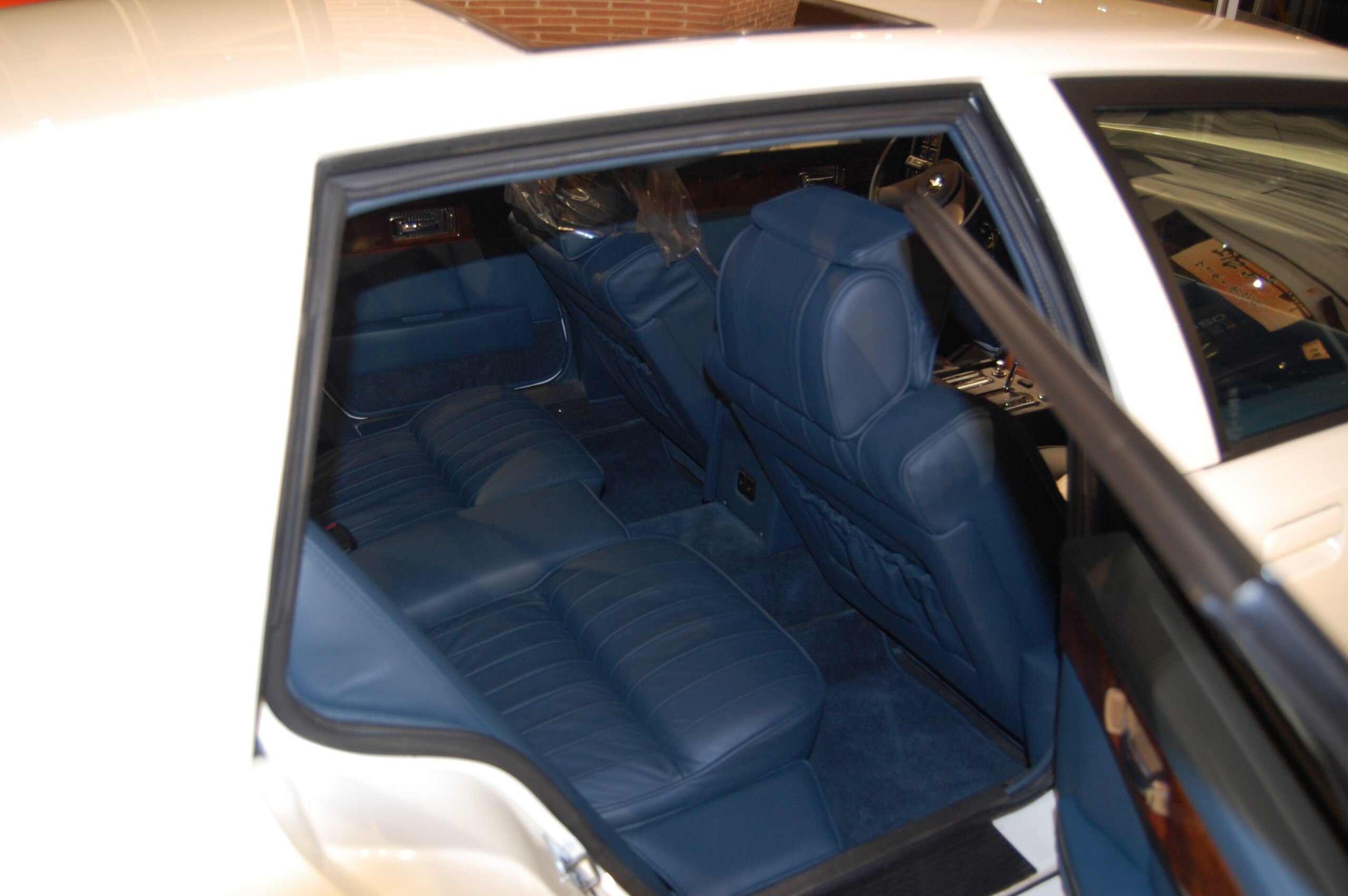 1988 Aston Martin Lagonda — Photo 10 / 11