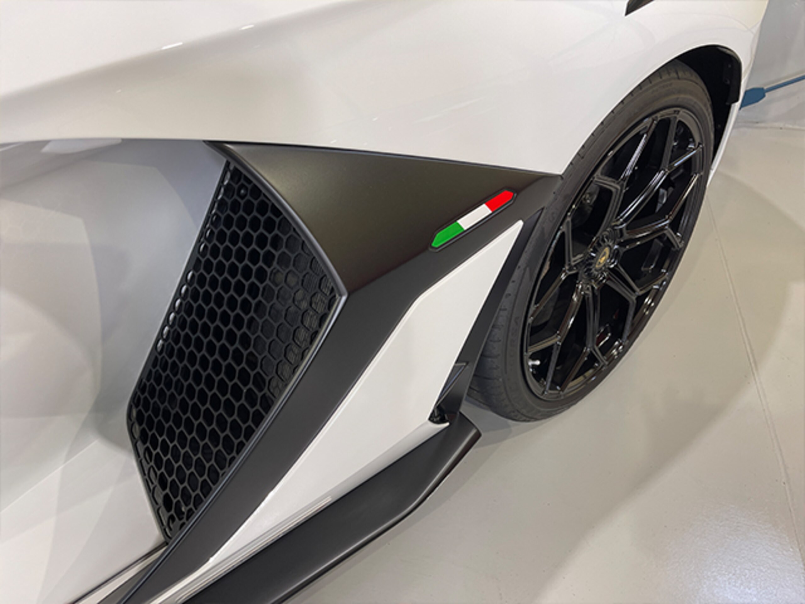 2019 Lamborghini Aventador SVJ — Photo 22 / 22