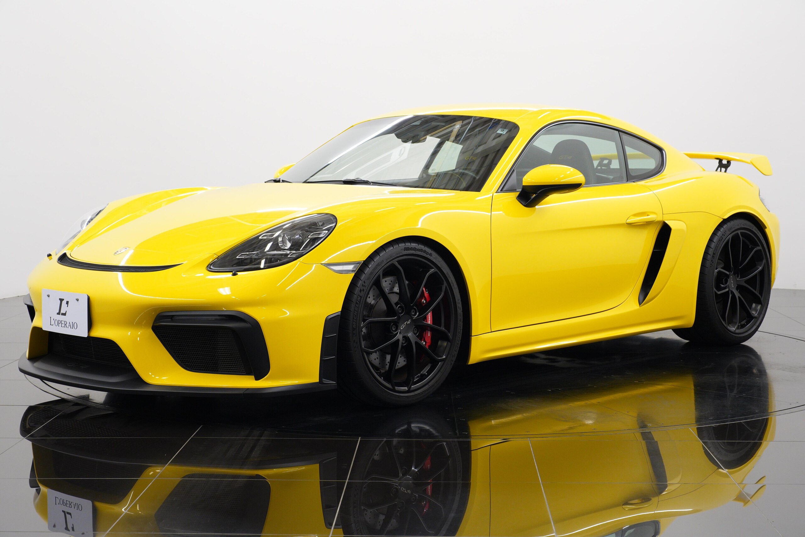 2022 Porsche 718 Cayman GT4 — Photo 25 / 35