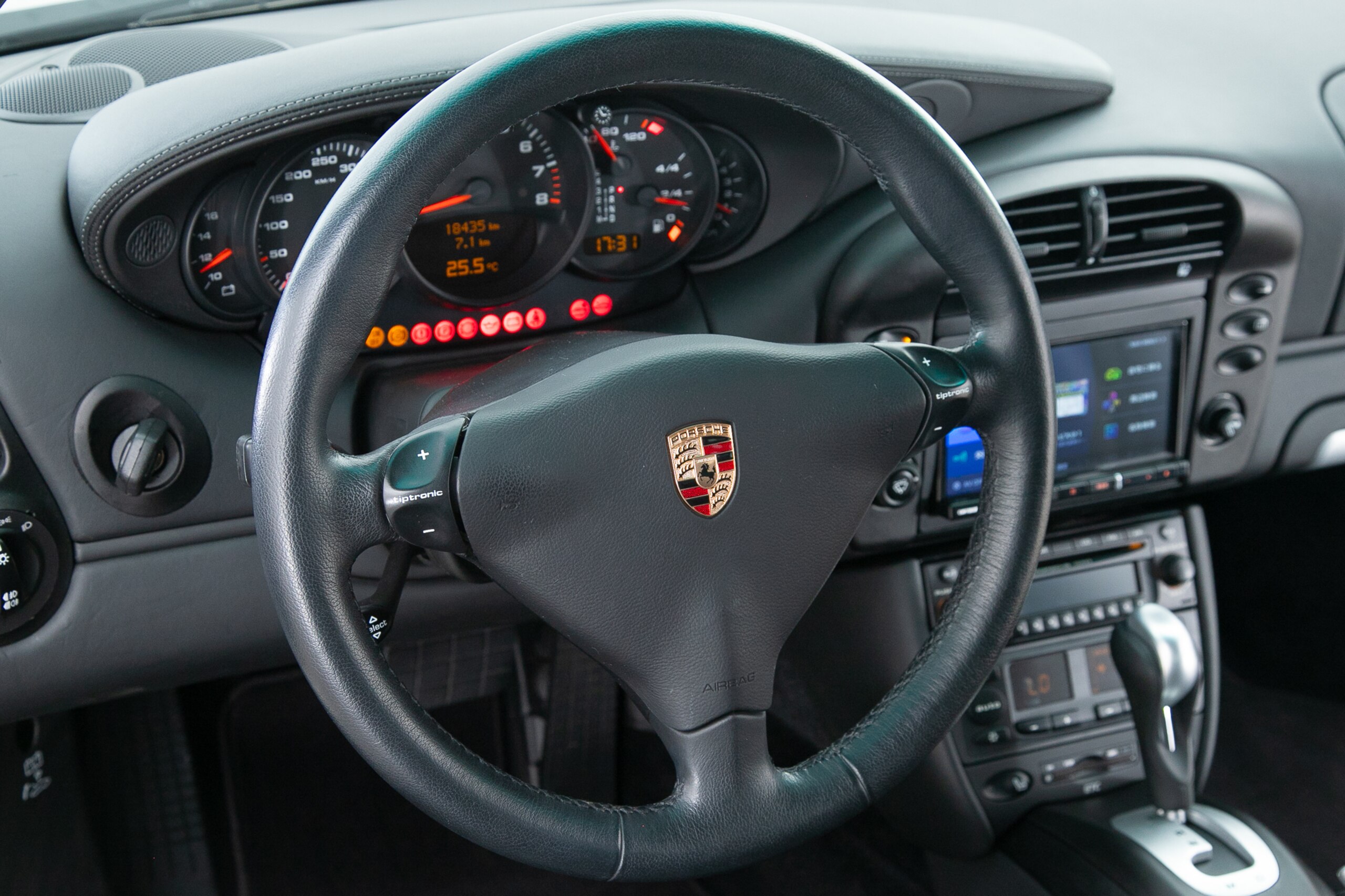 2002 Porsche 911 Carrera 4 — Photo 10 / 20