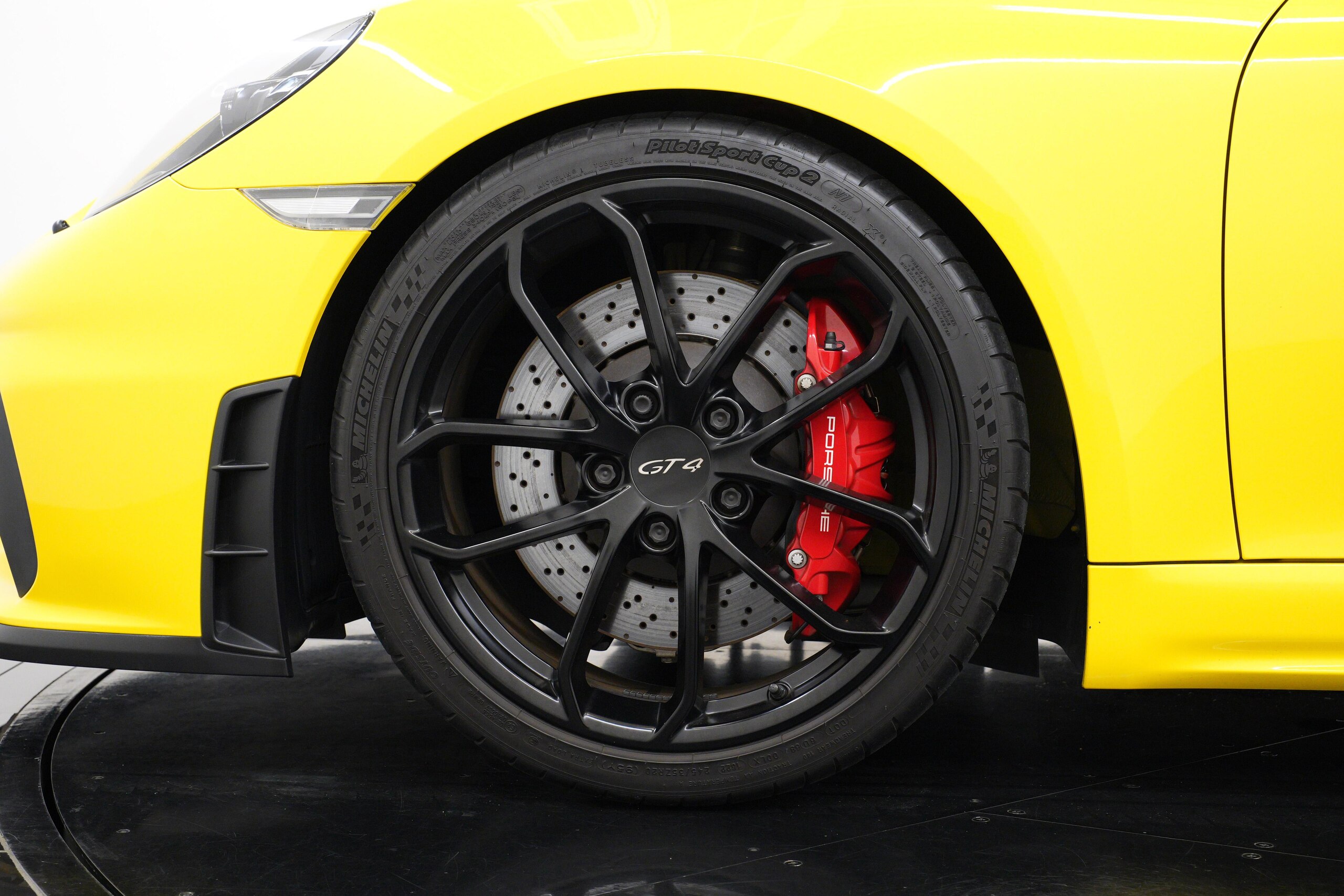 2022 Porsche 718 Cayman GT4 — Photo 13 / 35