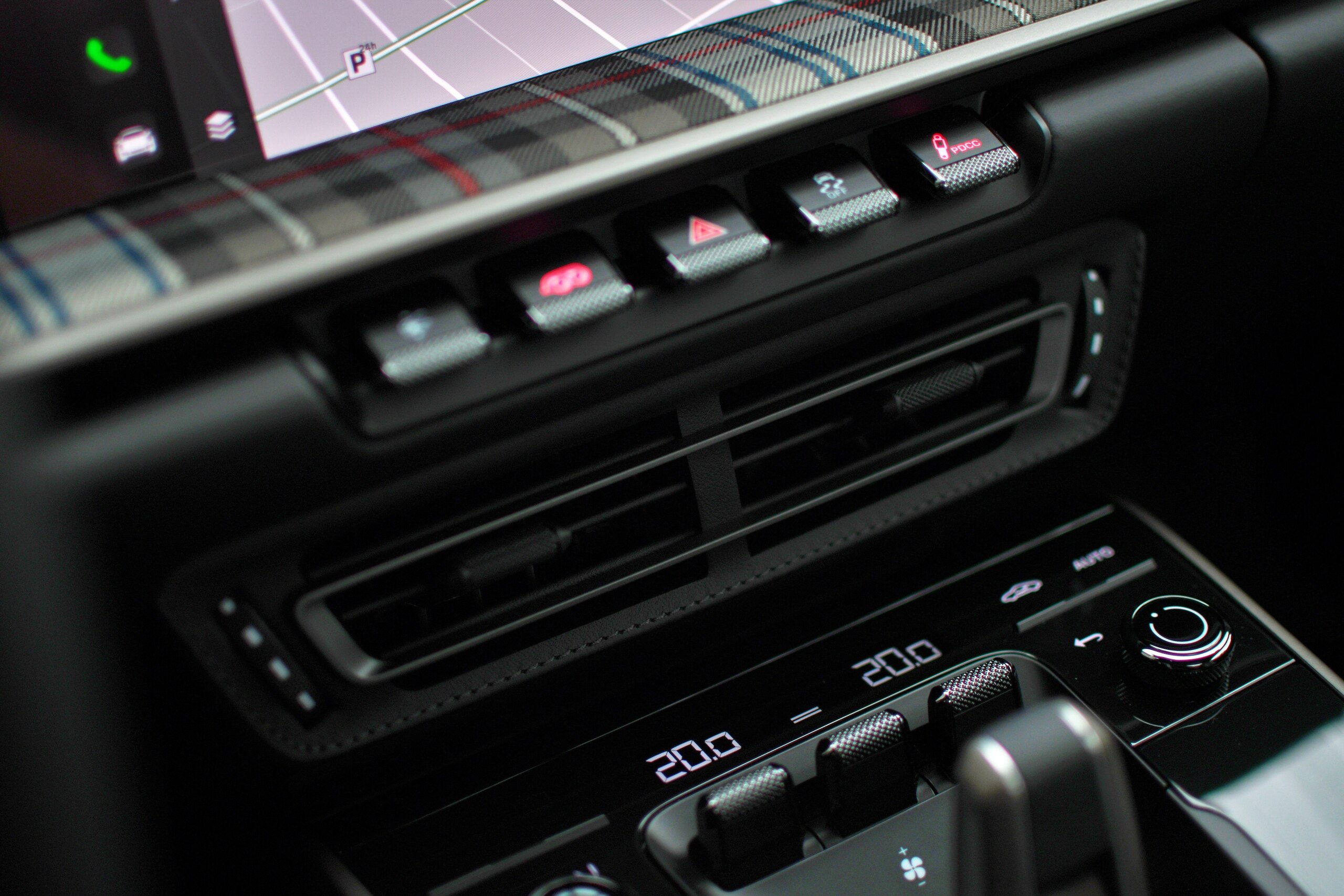 2025 Porsche 911 Turbo — Photo 17 / 44