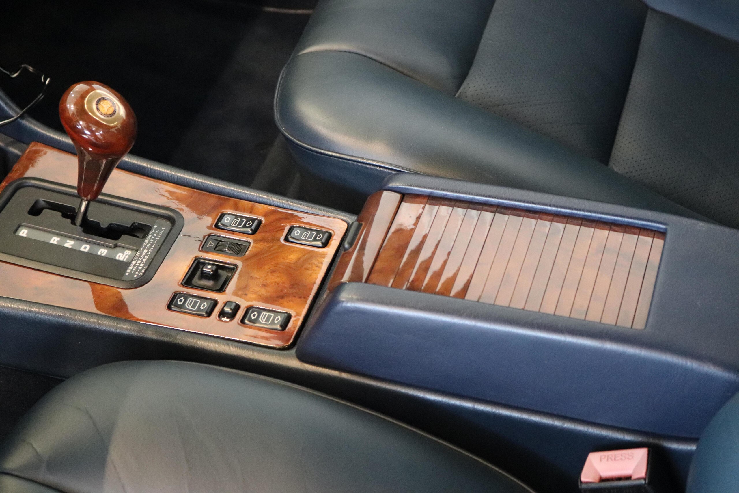 1990 Mercedes Benz 560SEC — Photo 17 / 22