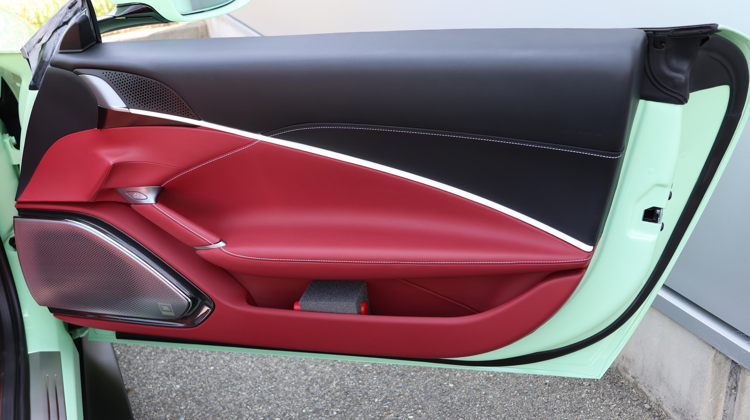 2025 Ferrari Roma — Photo 16 / 41