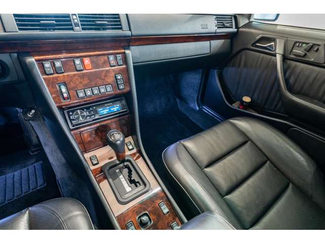 1994 Mercedes Benz E500 — Photo 12 / 23