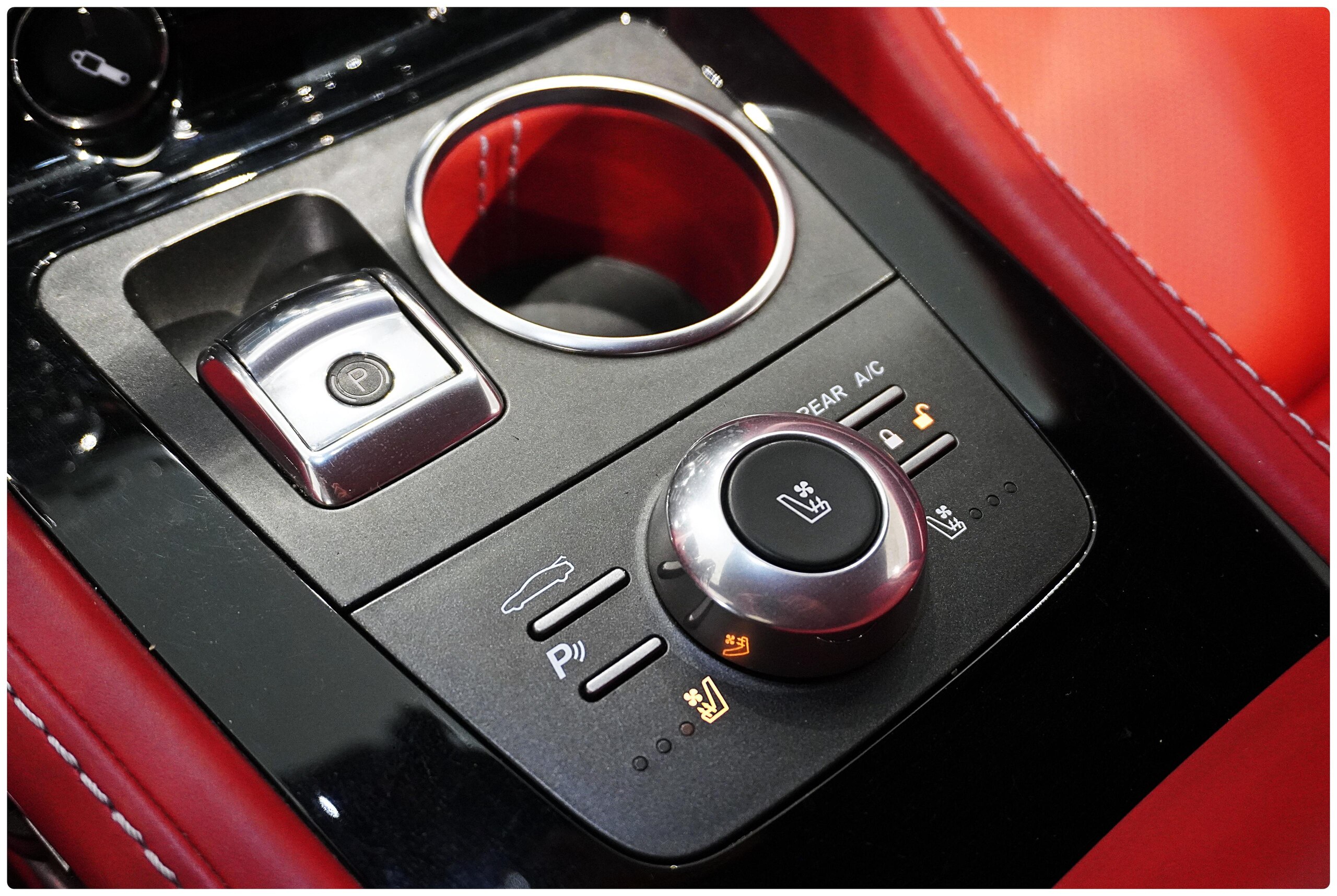 2013 Aston Martin Rapide — Photo 12 / 22