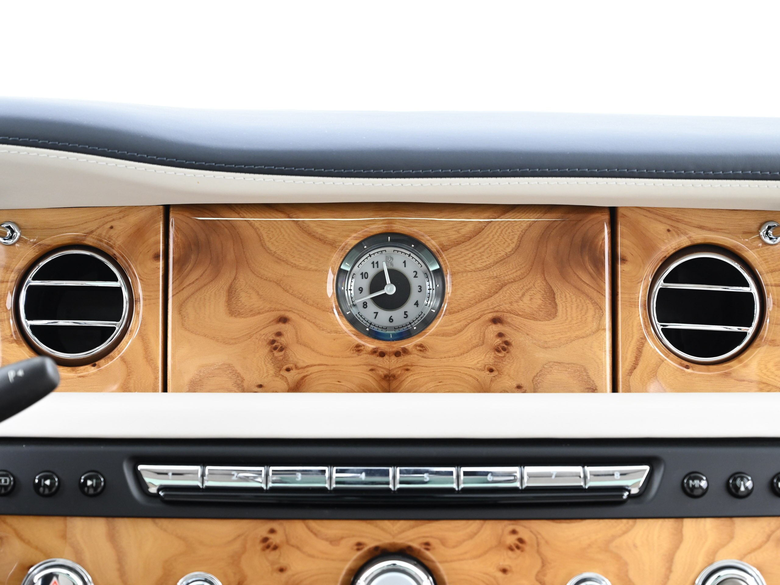 2015 Rolls-Royce Phantom — Photo 12 / 27