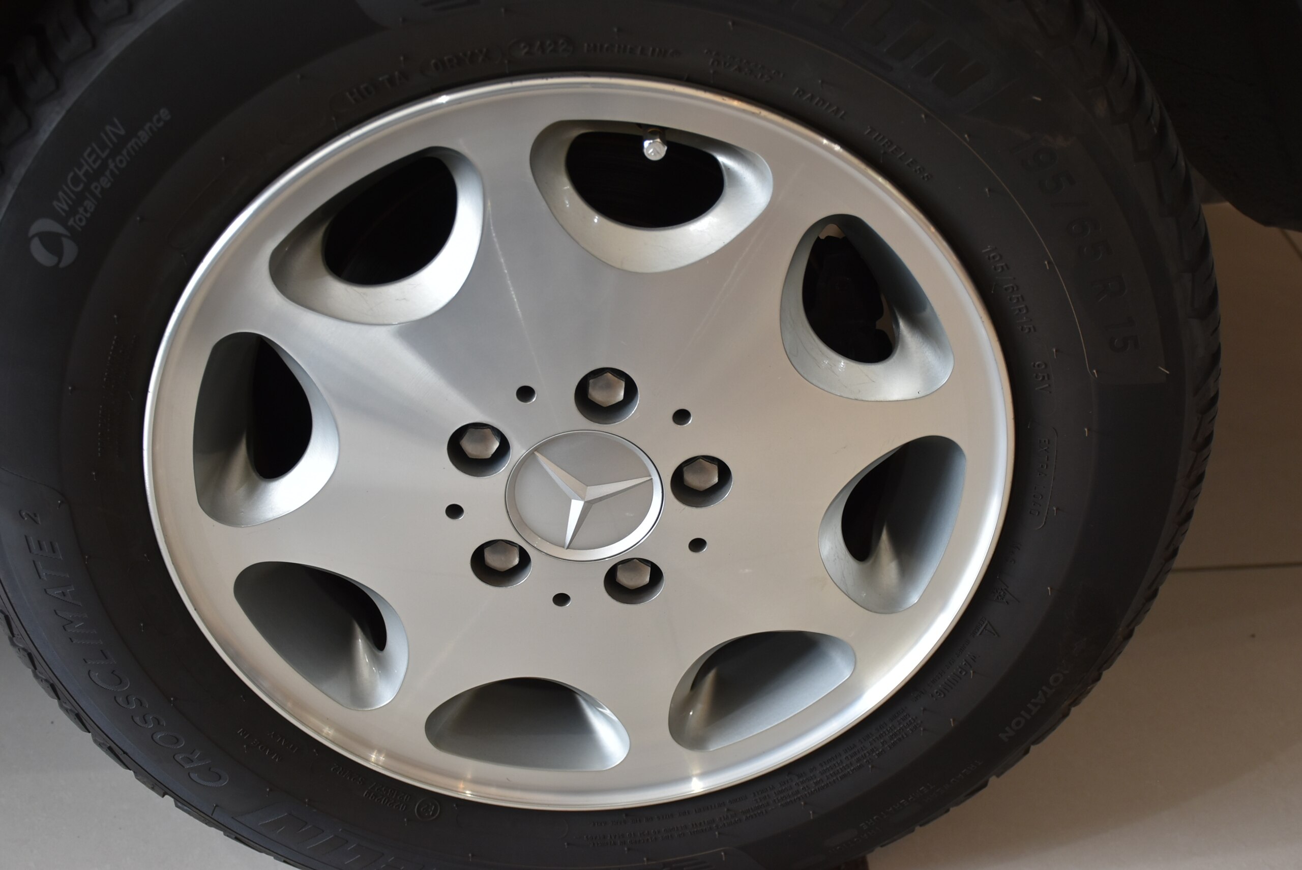 1995 Mercedes Benz E320 — Photo 6 / 14
