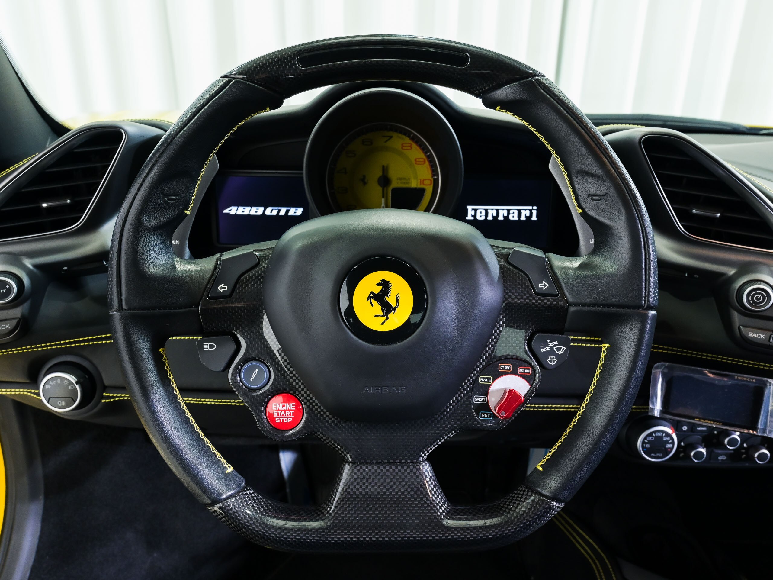 2017 Ferrari 488GTB — Photo 8 / 15