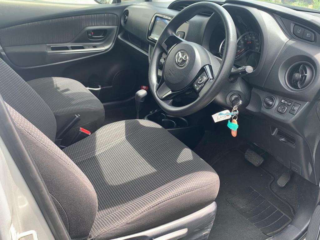 2019 Toyota Vitz — Photo 8 / 11