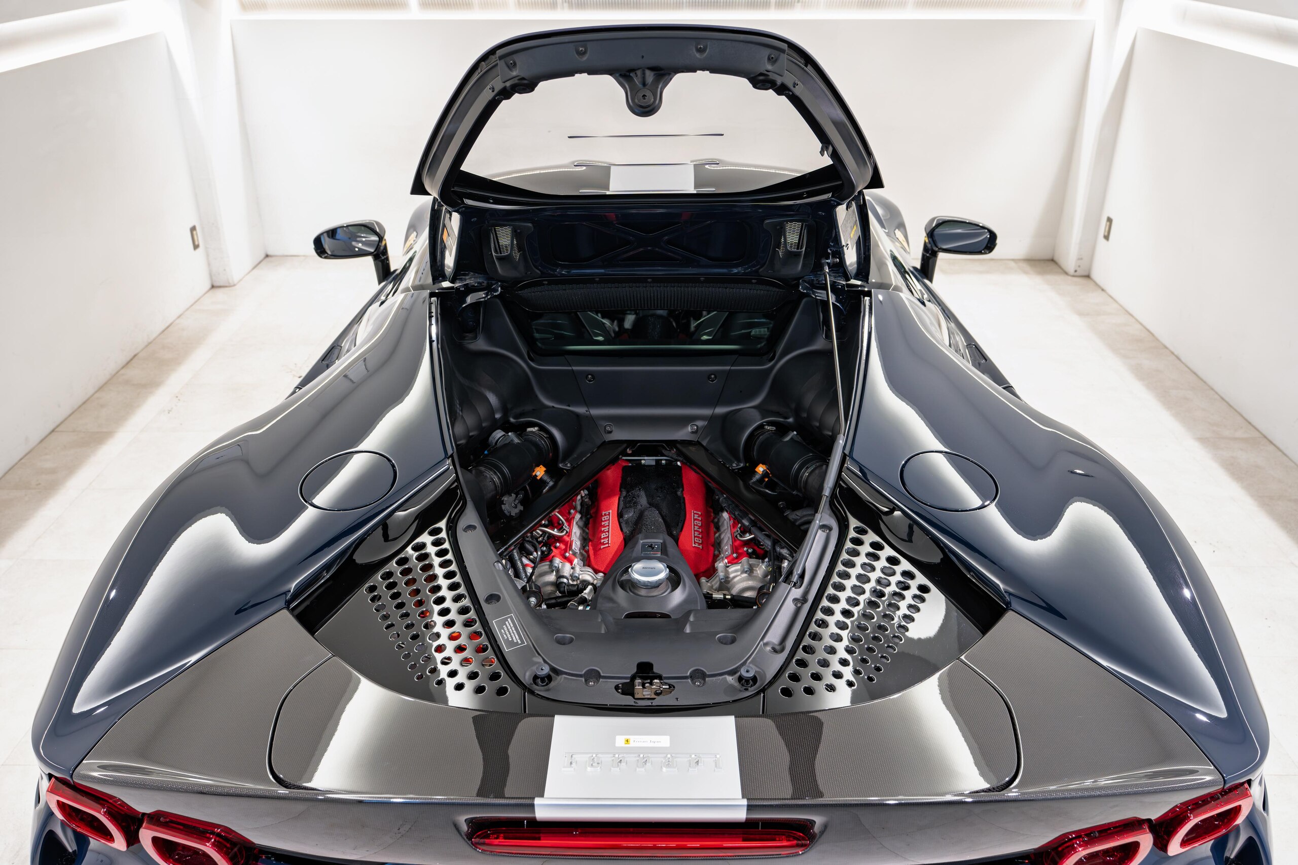 2021 Ferrari SF90 Stradale — Photo 34 / 38