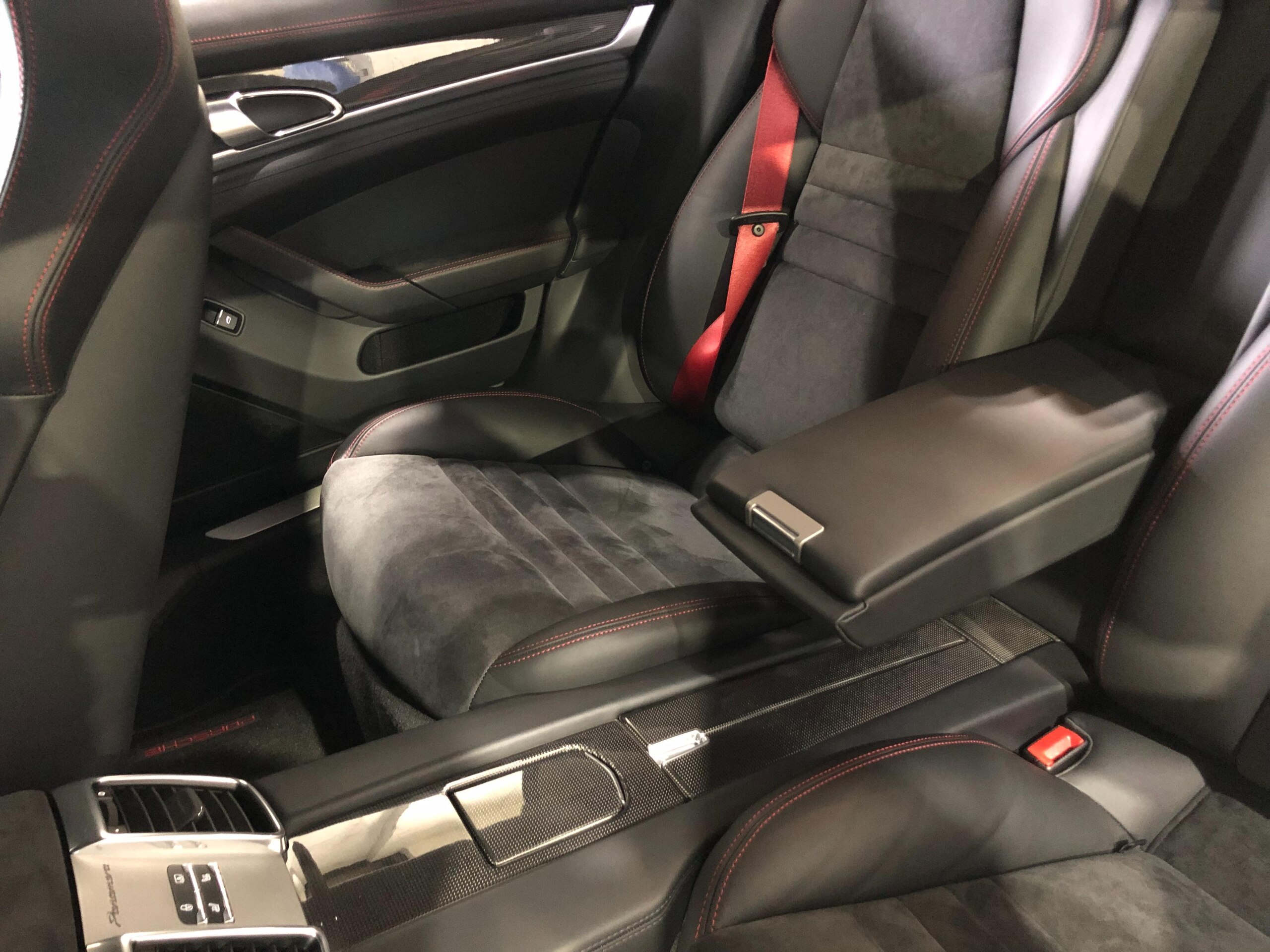 2012 Porsche Panamera GTS — Photo 31 / 32