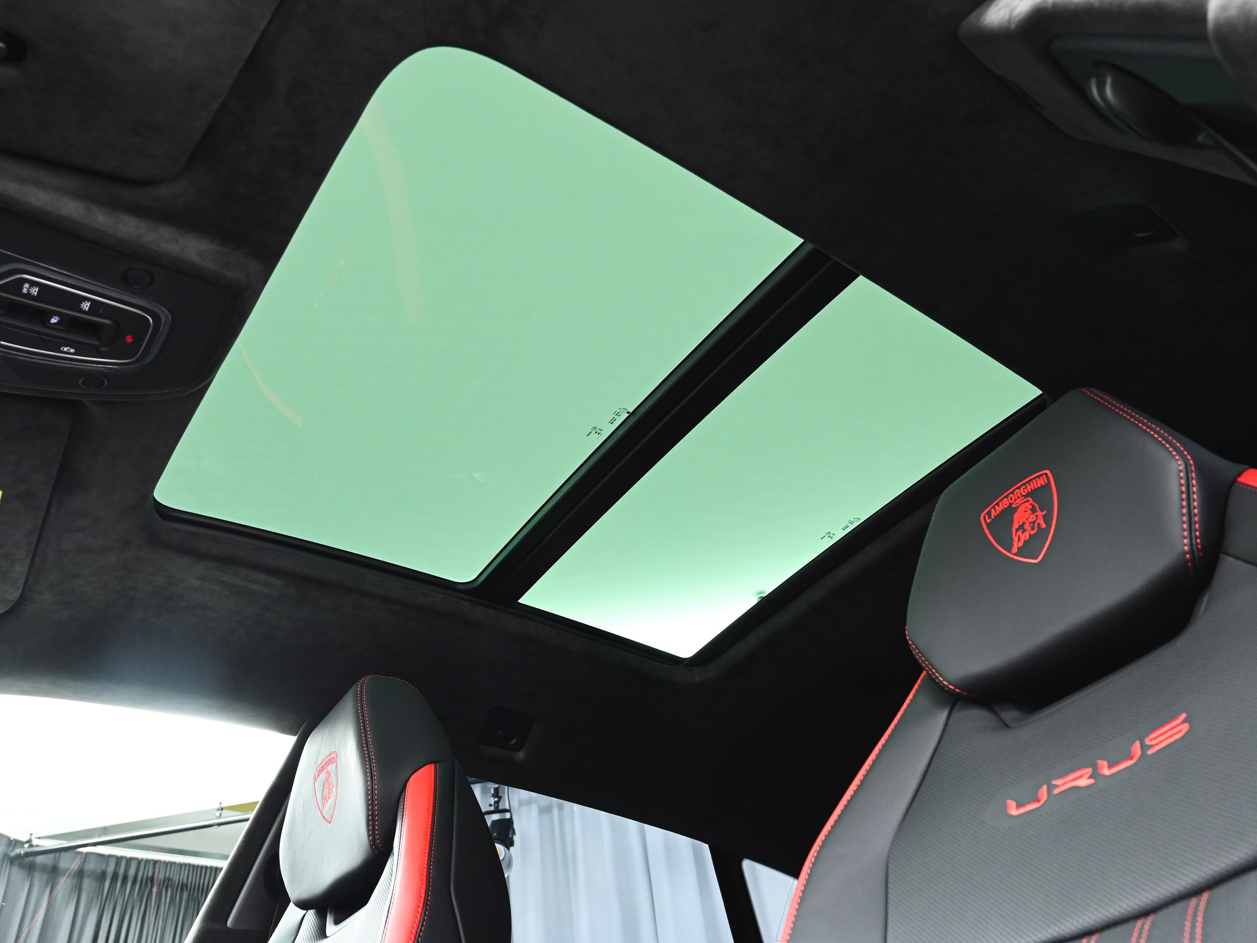2025 Lamborghini Urus S — Photo 13 / 25