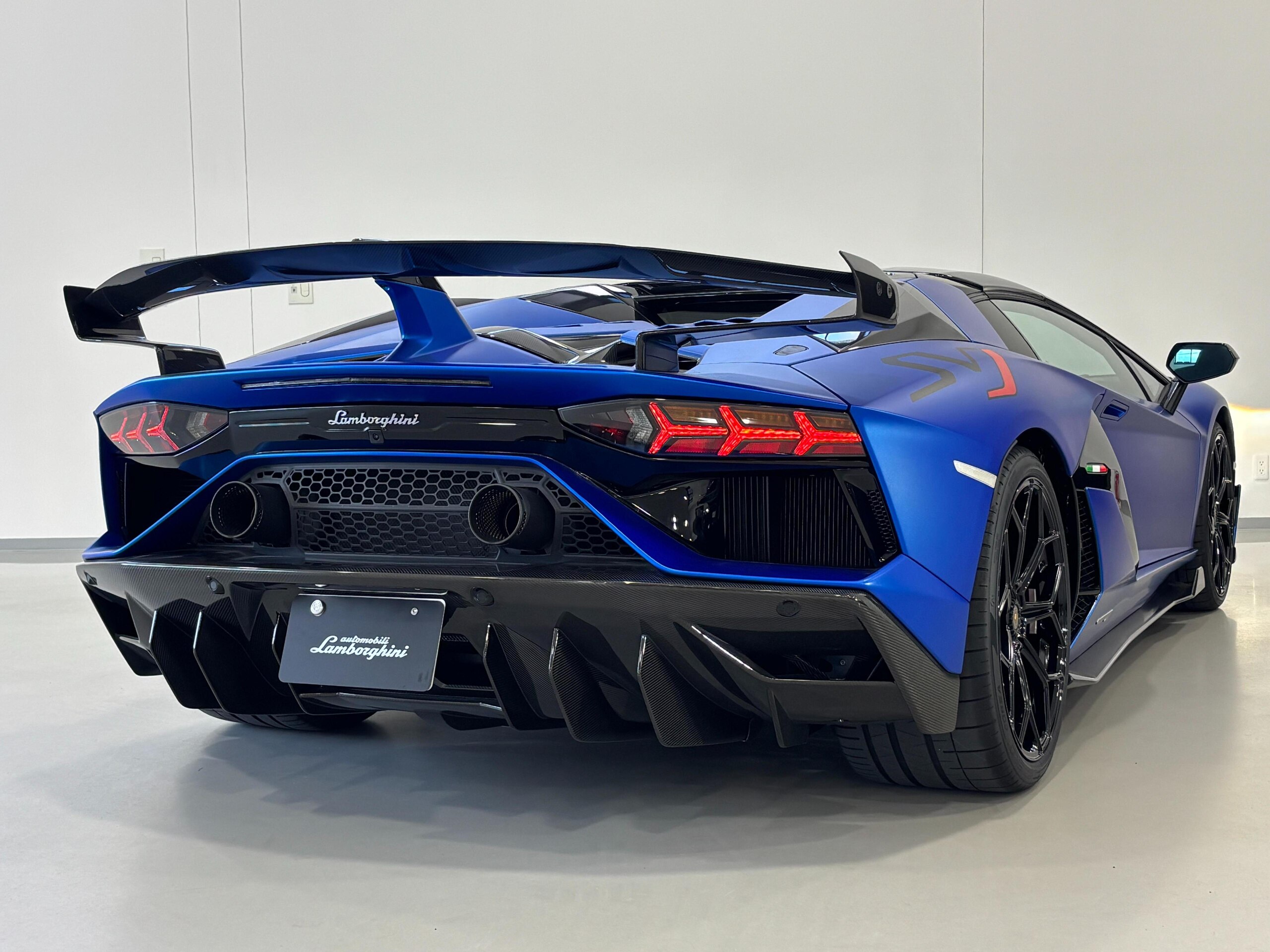 2020 Lamborghini Aventador SVJ Roadster — Photo 17 / 40