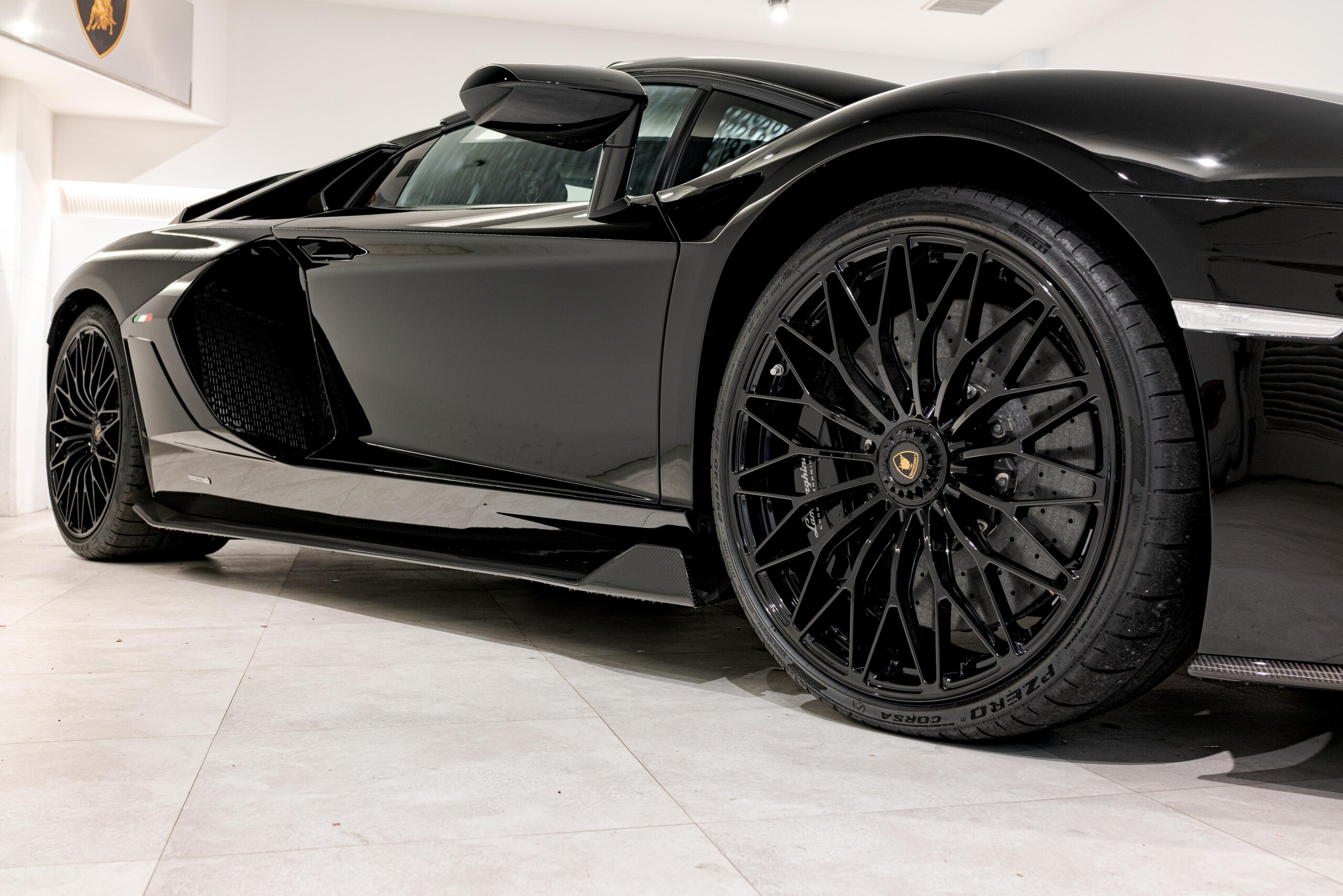 2022 Lamborghini Aventador Roadster LP780-4 Ultimae — Photo 7 / 27